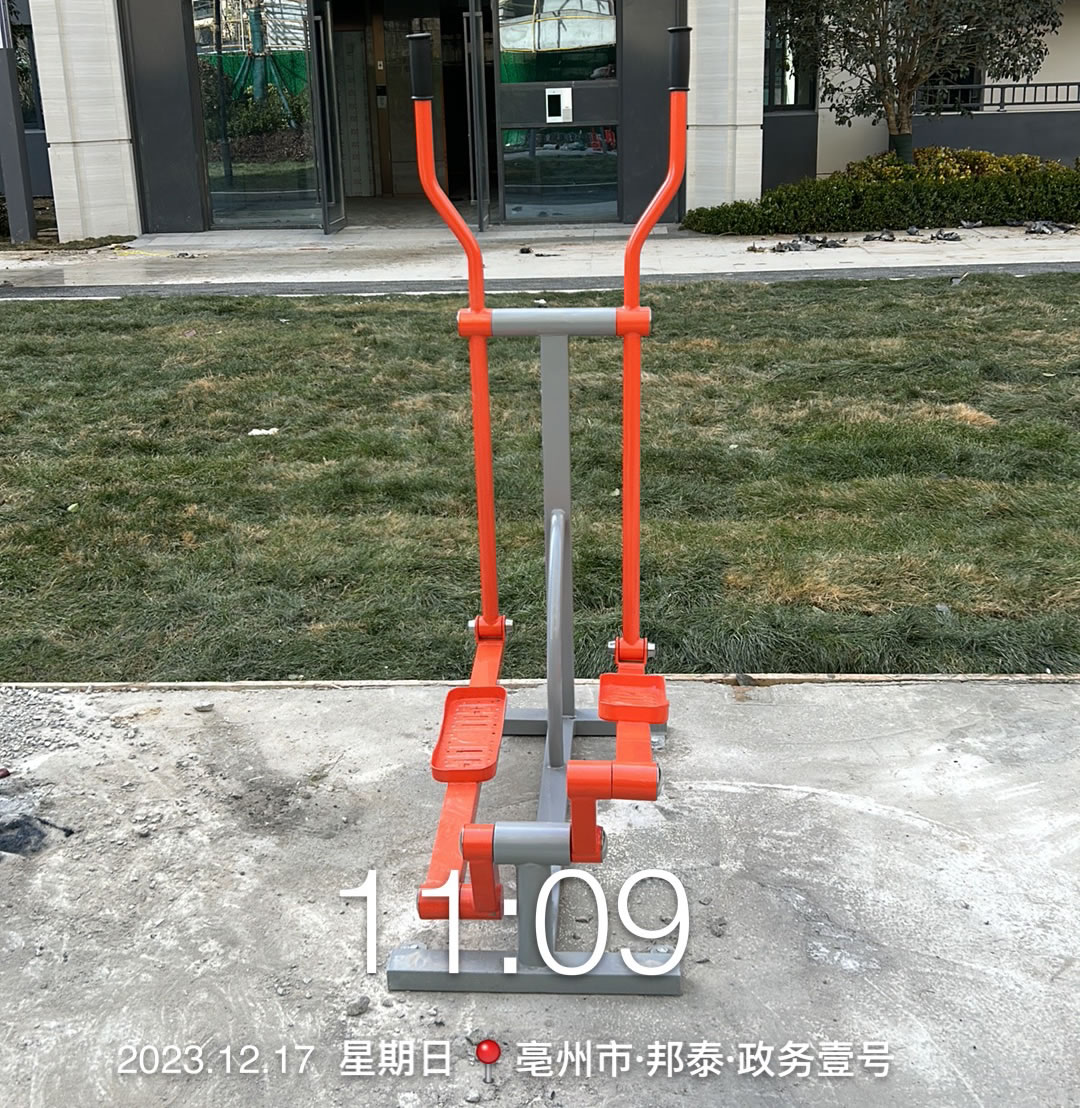 戶外健身設(shè)備跑步機(jī)